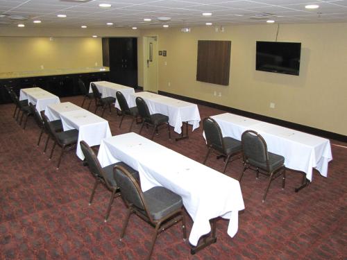 Hampton Inn & Suites Jamestown - 회의실/연회장