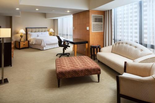 1 king bed, 1 sofa bed