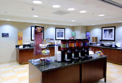 Hampton Inn and Suites Moreno Valley - image 3