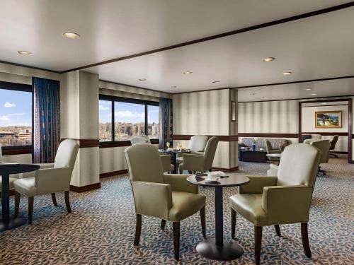 DoubleTree by Hilton Fort Lee/George Washington Bridge - image 7