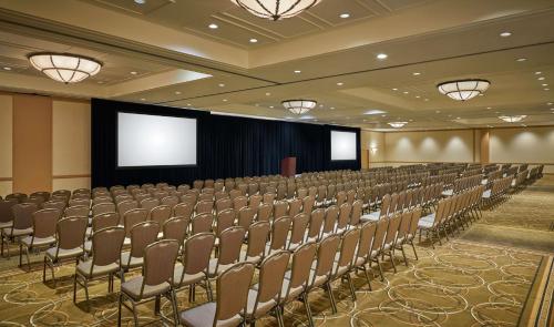 DoubleTree by Hilton Houston Intercontinental Airport - image 12
