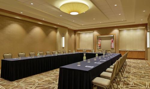 DoubleTree by Hilton Houston Intercontinental Airport - image 10