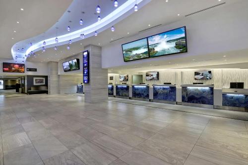 Lobby, Embassy Suites by Hilton Niagara Falls Fallsview in Niagara Falls (ON)