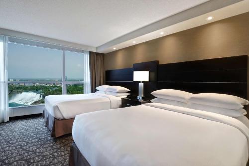 5 Beds with 2 Bathrooms and view of Niagara Falls & American Falls – Floor 39