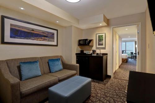King Bed Premium with Sofa Bed and view of Niagara Falls & American Falls - Floor 30