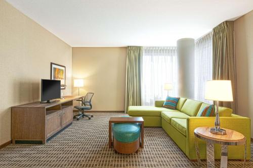 1 king bed, 1 sofa bed