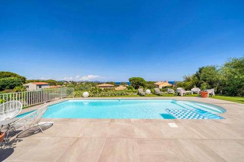 Maison de 4 chambres a Roquebrune sur Argens a 400 m de la plage avec piscine privee terrasse et wifi
