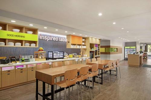 อาหารและเครื่องดื่ม, Home2 Suites by Hilton Fernandina Beach Amelia Island in อเมเลียไอส์แลนด์