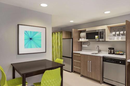 ห้องครัว, Home2 Suites by Hilton Fernandina Beach Amelia Island in อเมเลียไอส์แลนด์