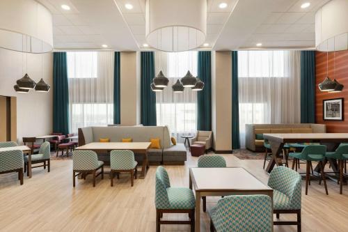 อาหารและเครื่องดื่ม, Hampton Inn by Hilton Indianapolis Downtown IUPUI near ไวท์ริเวอร์สเตทพาร์ค