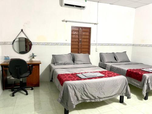 1 queen bed, 1 double bed