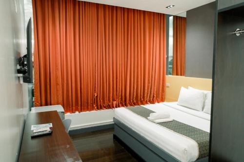 Green Windows Dormitel Room Type - King Room