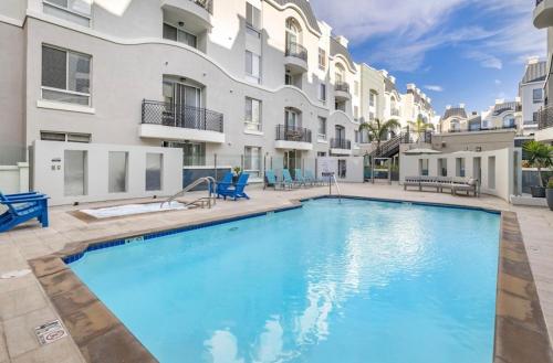 The Nest a Spacious 1 Bedroom Apartment with a Pool View in Marina Del Rey
