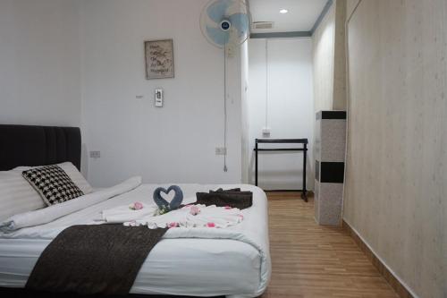 Chaiyai River Front Hotel Room Type - Deluxe King Room