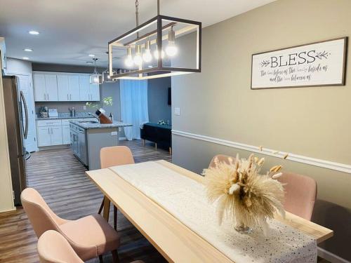 Spacious home, 3 king beds, huge backyard near UM Spacious home, 3 king beds, huge backyard near UM