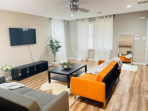 Spacious home, 3 king beds, huge backyard near UM Spacious home, 3 king beds, huge backyard near UM