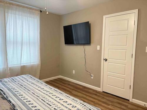 Spacious home, 3 king beds, huge backyard near UM Spacious home, 3 king beds, huge backyard near UM