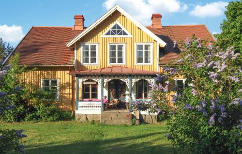 . Beautiful Home In Fgelfors With 5 Bedrooms