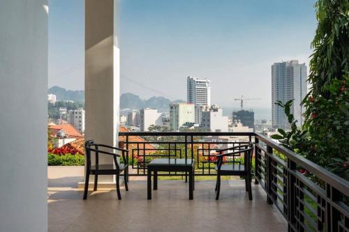 Orestay Halong Garden Villas