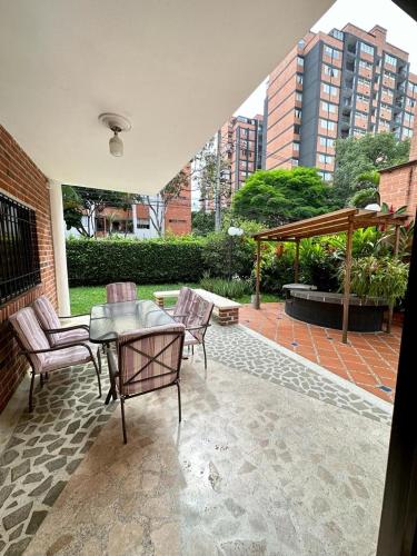 Espaciosa casa en Envigado con excelente ubicación
