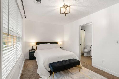 Modern 4BD,2BA Townhome near Stadiums in Metro-ATL in Knight Park-Howell Station