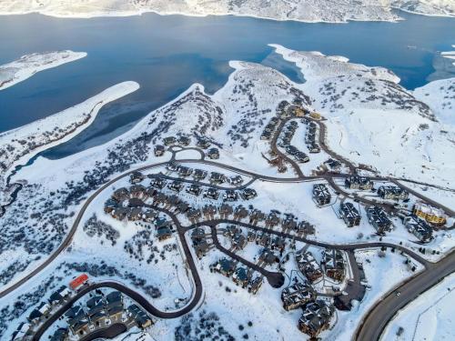 Ideal Condo 2 Minute Drive to Deer Valley Ideal Condo 2 Minute Drive to Deer Valley