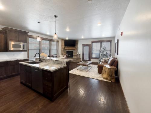 Ideal Condo 2 Minute Drive to Deer Valley Ideal Condo 2 Minute Drive to Deer Valley