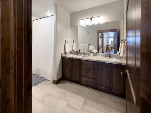 Ideal Condo 2 Minute Drive to Deer Valley Ideal Condo 2 Minute Drive to Deer Valley