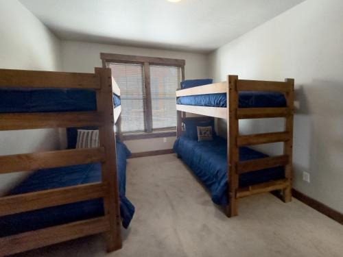 Ideal Condo 2 Minute Drive to Deer Valley Ideal Condo 2 Minute Drive to Deer Valley