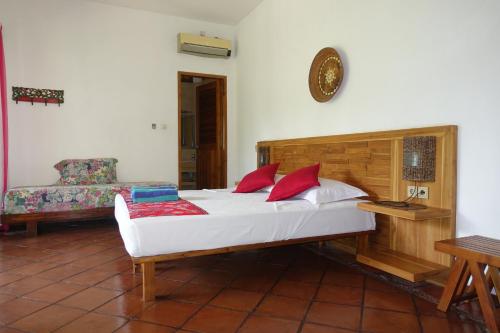 Villa Jati Mangsit – Senggigi Beach, ID