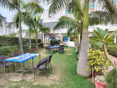 สวน, Hotel Dawat near สนามบินลัลพาหฑูร ศาสตรี