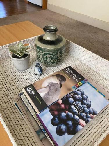 Homey Beach Cottage with Spa, walk to beach in Phillip Island
