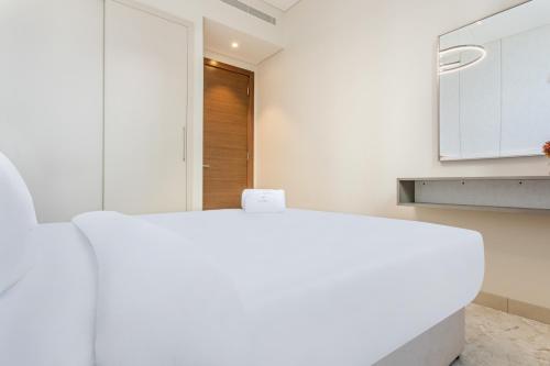 STAY BY LATINEM Luxury 1BR Holiday Home CVR A2504 near Burj Khalifa, Dubai (foto 10)