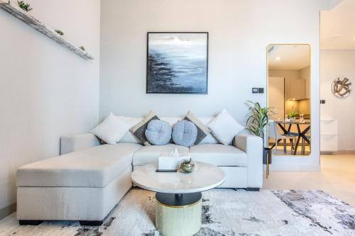 STAY BY LATINEM Luxury 1BR Holiday Home CVR A2504 near Burj Khalifa, Dubai (foto 3)