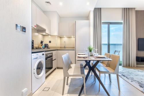 STAY BY LATINEM Luxury 1BR Holiday Home CVR A2504 near Burj Khalifa, Dubai (foto 7)