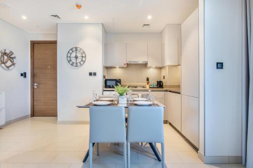 STAY BY LATINEM Luxury 1BR Holiday Home CVR A2504 near Burj Khalifa, Dubai (foto 5)