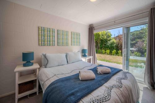 Cliffside - Akaroa Holiday Home