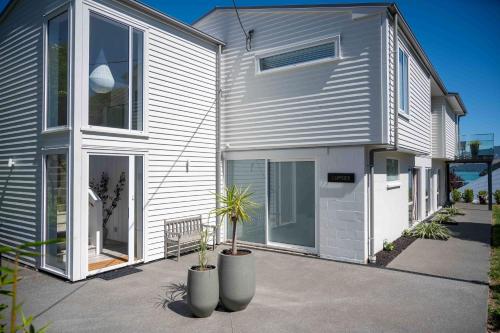 Cliffside - Akaroa Holiday Home