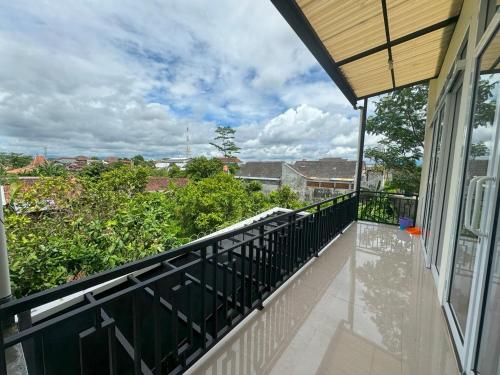 Three-Bedroom House image 10