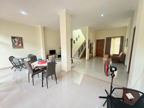 Three-Bedroom House image 8
