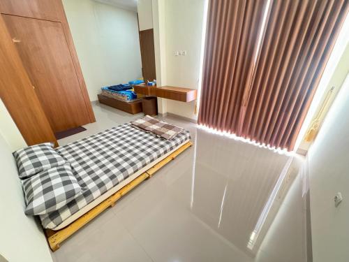 Three-Bedroom House image 6