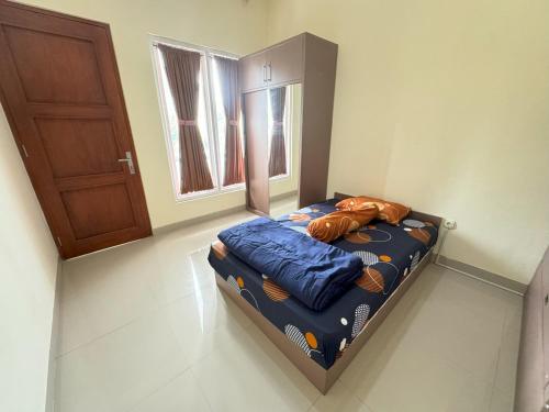 Three-Bedroom House image 5