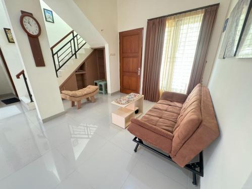 Three-Bedroom House image 1