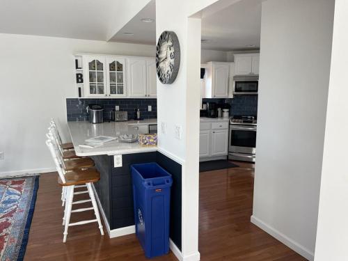 5 Bedroom House Steps To Private Beaches in Harvey Cedars, USA