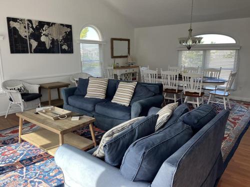 5 Bedroom House Steps To Private Beaches in Harvey Cedars, USA