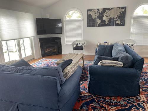 5 Bedroom House Steps To Private Beaches in Harvey Cedars, USA