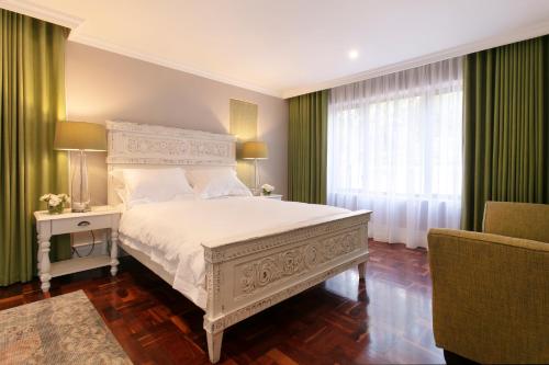 Superior Suite image 10