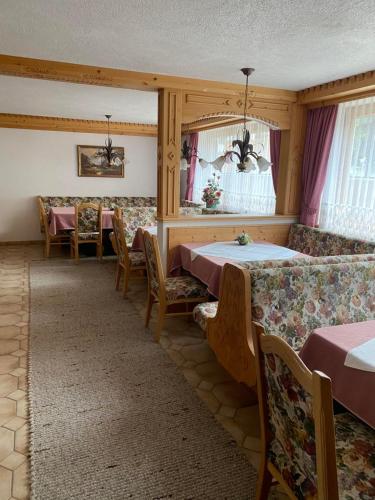 صالة مشتركة/ منطقة التلفزيون, Gästehaus Huber (Gastehaus Huber) in هولزجاو