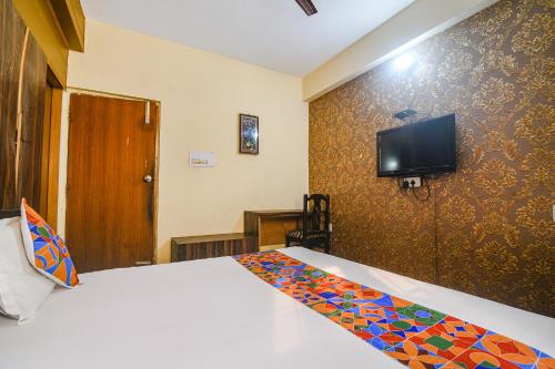 FabHotel Maadhavam Residence