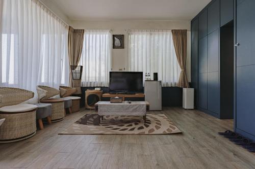 Dotări, Mountain Traveler Inn in Jiu Fen